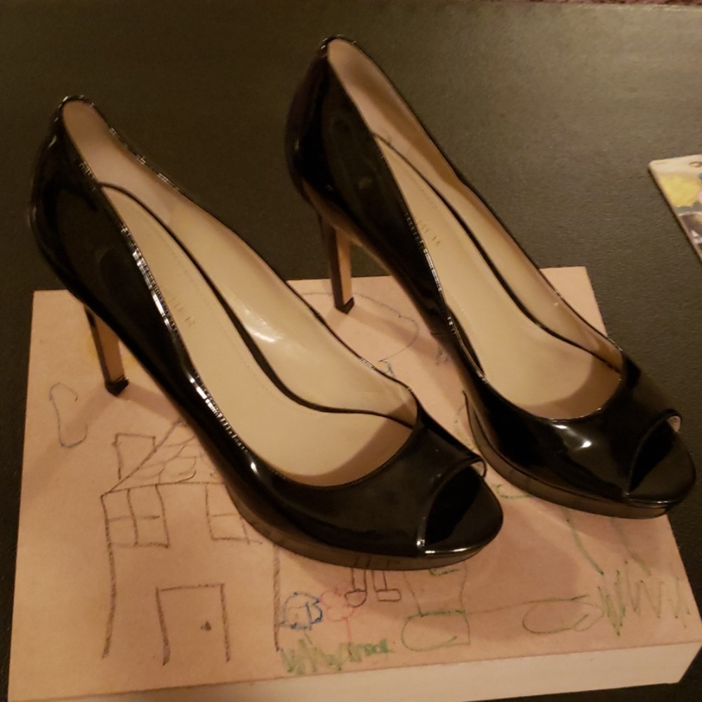 Peep toe black pump